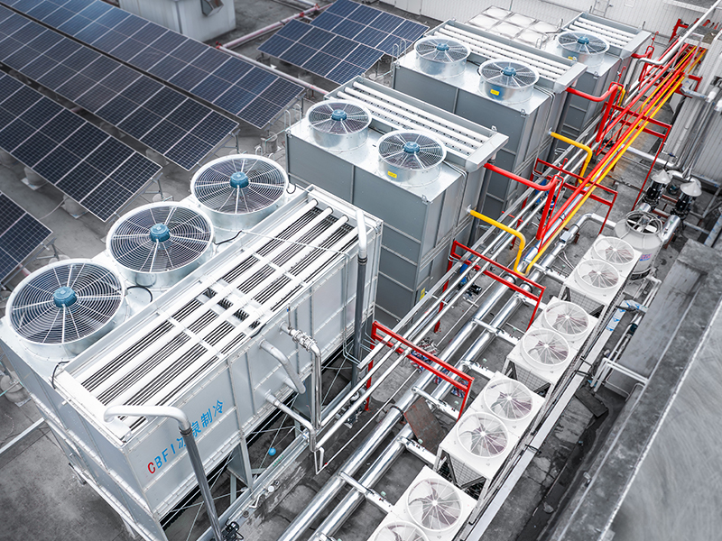 Maldivas-- Máquina de placas de hielo en contenedores y almacenamiento de hielo
